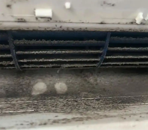 卫滨空调吹的风有股烧焦味是怎么回事